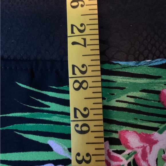 Belle by Kim Gravel Floral V-Neck Blouse Size 3X - Picture 8 of 8